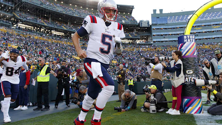 Hoyer Holding Down the Fort at OTAs Without Garoppolo Hoyer Holding Down the Fort at OTAs Without Garoppolo