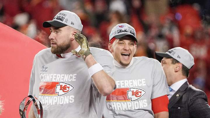 Patrick Mahomes, Travis Kelce Share Hilarious Moment During Chiefs’ White House Visit Patrick Mahomes, Travis Kelce Share Hilarious Moment During Chiefs’ White House Visit