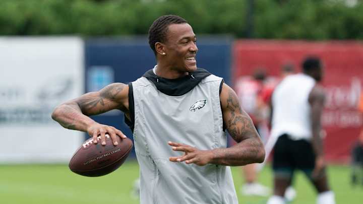 Eagles WR DeVonta Smith Ready for Celebrity Softball Event, Full Roster Revealed Eagles WR DeVonta Smith Ready for Celebrity Softball Event, Full Roster Revealed