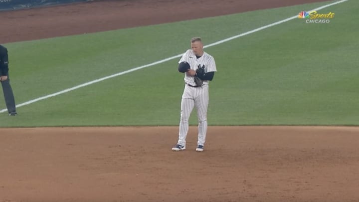 Yankees’ Josh Donaldson Makes Slick Defensive Play While Distracted by His Hat Yankees’ Josh Donaldson Makes Slick Defensive Play While Distracted by His Hat