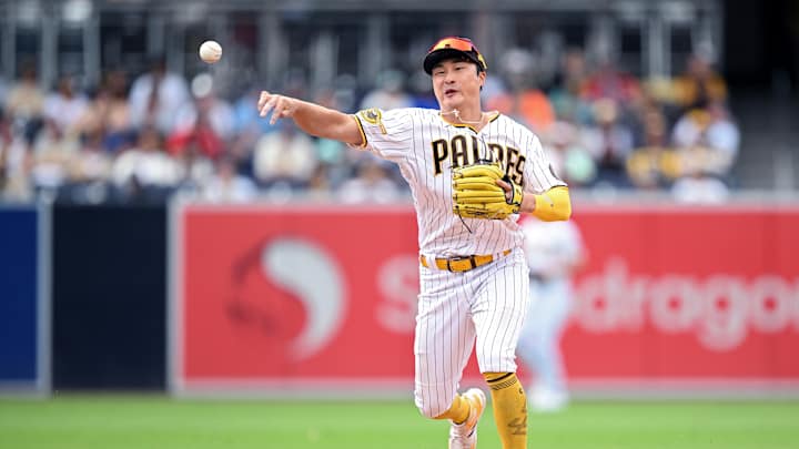 Padres News: Ha-Seong Kim is Putting Together Another Gold-Glove Season Despite the Position Change Padres News: Ha-Seong Kim is Putting Together Another Gold-Glove Season Despite the Position Change