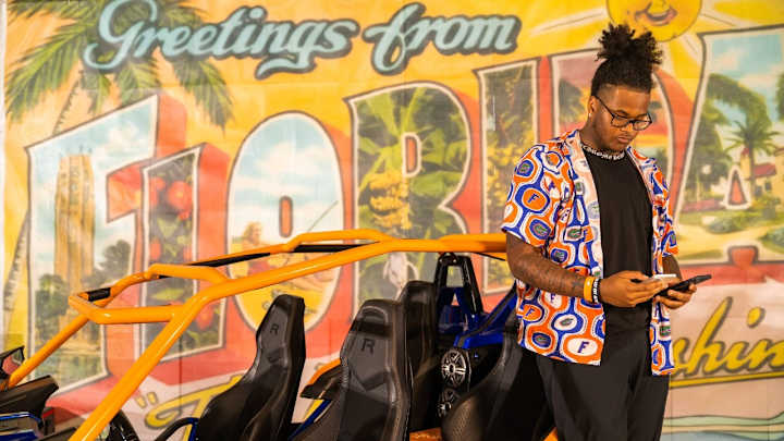 OT Mike Williams Commits to Florida