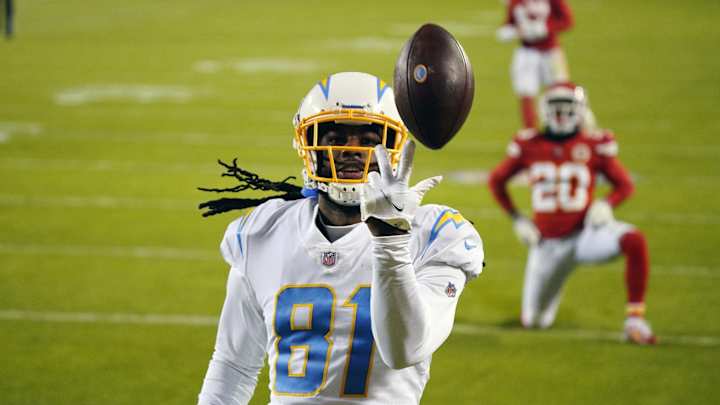 Chargers News: Fans React to Mike Williams Appearance at Media Day Chargers News: Fans React to Mike Williams Appearance at Media Day