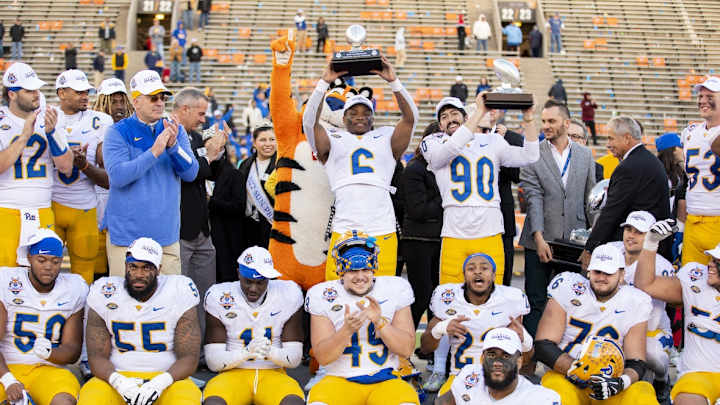 Pitt Holds in Top 15 of National Recruiting Rankings Pitt Holds in Top 15 of National Recruiting Rankings