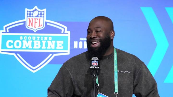 REPORT: Tennessee Titans "Communicating" with Hopkins During Visit with New England Patriots