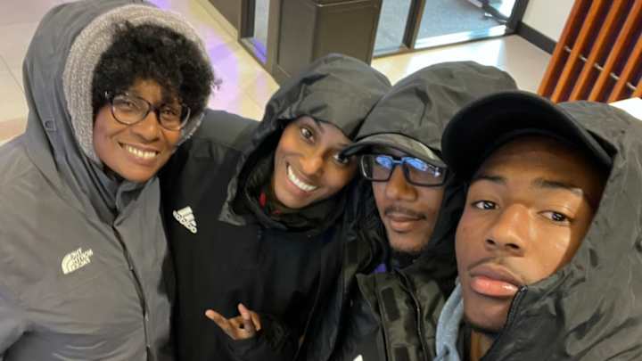 Huskies Offer Houston-Area Corner, Who Has UW Mom Connection