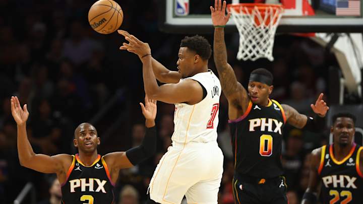 Lakers Rumors: Writer Thinks LA Could Land Likely Bought-Out Point Guard This Offseason