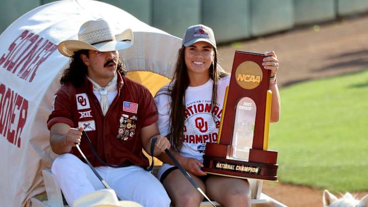 Oklahoma Infielder Earns Softball America’s Defensive Player of the Year Award Oklahoma Infielder Earns Softball America’s Defensive Player of the Year Award