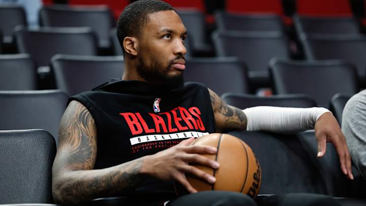 NBA Fan in ‘Trade Dame’ Jersey Somehow Ended Up on ESPN Broadcast and Fans Lost It