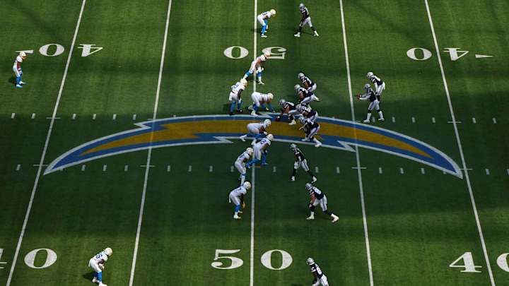 Potential Chargers Star FA Target Continues Workouts with Former Teammate in Offseason