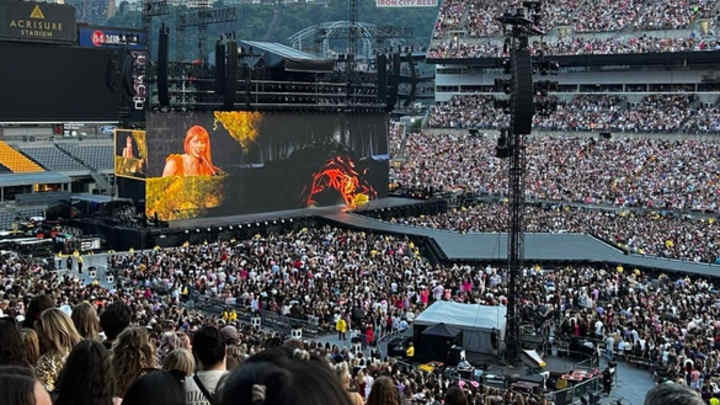 Minnesota Sports Anchor Chris Long Goes Viral For Taylor Swift Segment on the News, Talks a Lot of Twins Minnesota Sports Anchor Chris Long Goes Viral For Taylor Swift Segment on the News, Talks a Lot of Twins