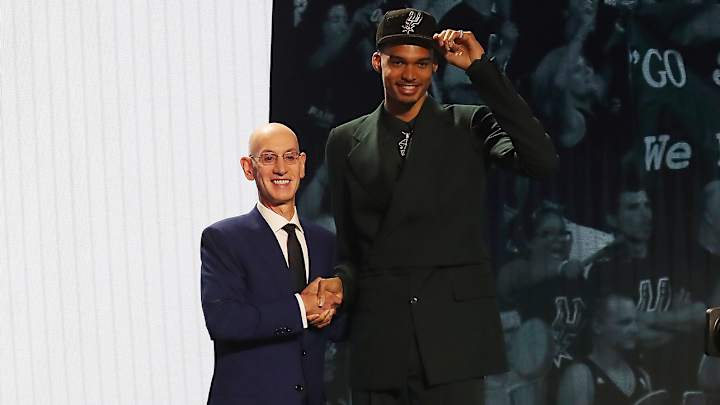 Manu Ginobili Has Priceless Reaction to Viral Victor Wembanyama Photo