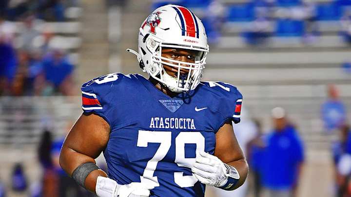 OFFICIAL: Texas Signs 2024 4-Star IOL Nate Kibble