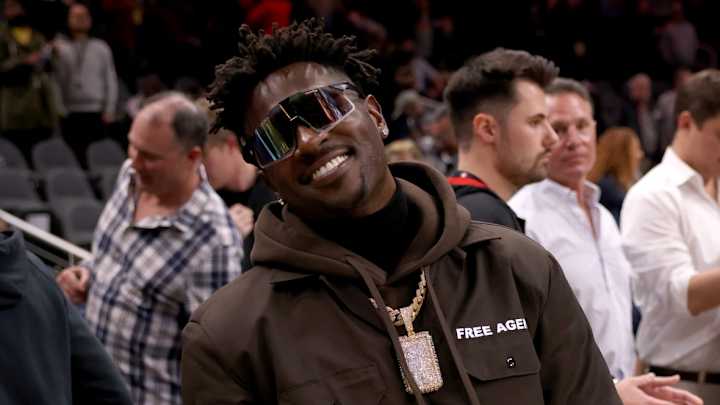 Antonio Brown Facing Lawsuit from Arena Team