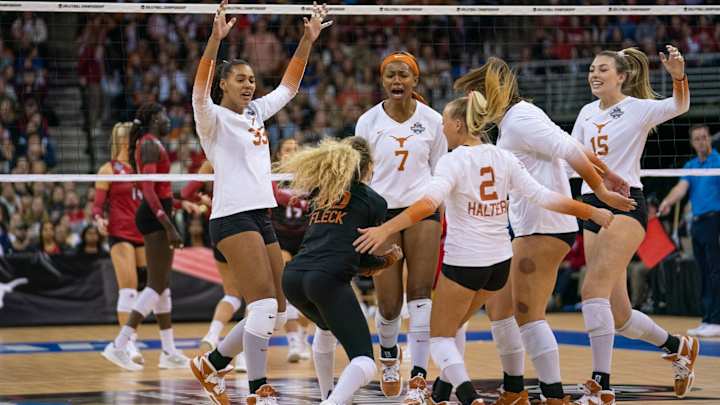 Cursty Le Roux Added to the Reigning National Champions' Coaching Roster Cursty Le Roux Added to the Reigning National Champions' Coaching Roster