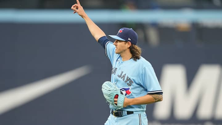 SF Giants overcome Kevin Gausman's gem in 3-0 victory over Blue Jays