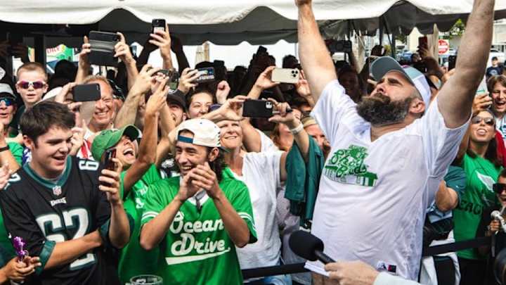 ‘Hey, Bartender!’ Eagles Fans Wild About Jason Kelce at Charity Party ‘Hey, Bartender!’ Eagles Fans Wild About Jason Kelce at Charity Party