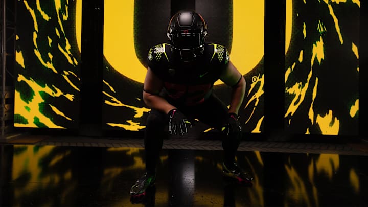 Oregon Ducks OT Target Announces Top Schools as Decision Nears