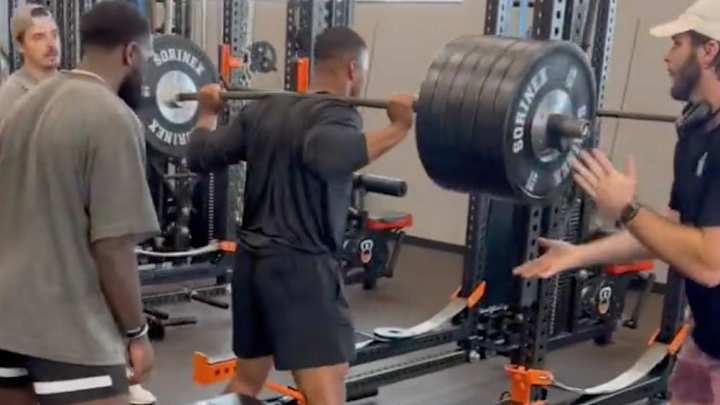 Saquon Barkley Looked Like He Didn’t Break a Sweat With Effortless 580-Pound Squat Saquon Barkley Looked Like He Didn’t Break a Sweat With Effortless 580-Pound Squat