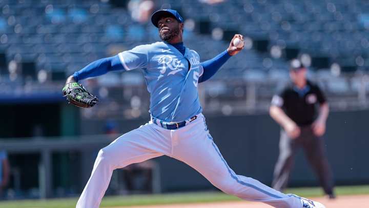 Kansas City Royals Trade Aroldis Chapman to Texas Rangers as First Trade Domino Falls
