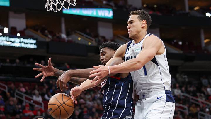 NBA Free Agency: Rockets Interested in Signing Mavs Center Dwight Powell NBA Free Agency: Rockets Interested in Signing Mavs Center Dwight Powell