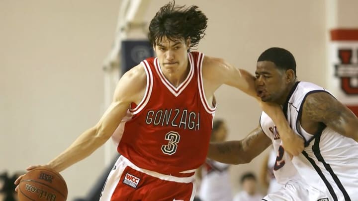 Should Gonzaga bring back the red uniforms?