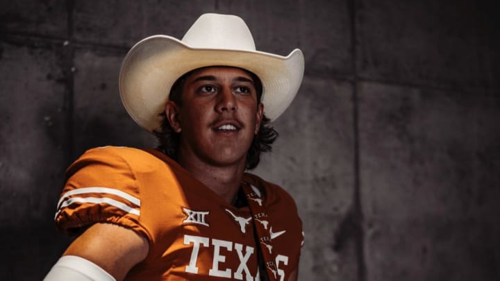 OFFICIAL: Four-Star WR Parker Livingstone Signs With Texas