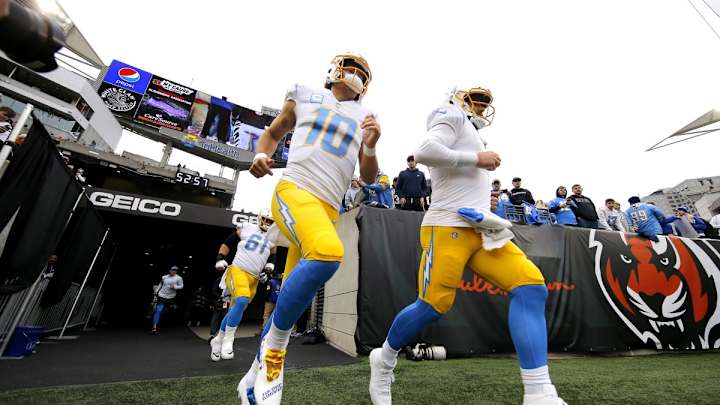 Chargers News: AFC Columnist Taking Justin Herbert Over 2020 Draft Classmate Chargers News: AFC Columnist Taking Justin Herbert Over 2020 Draft Classmate