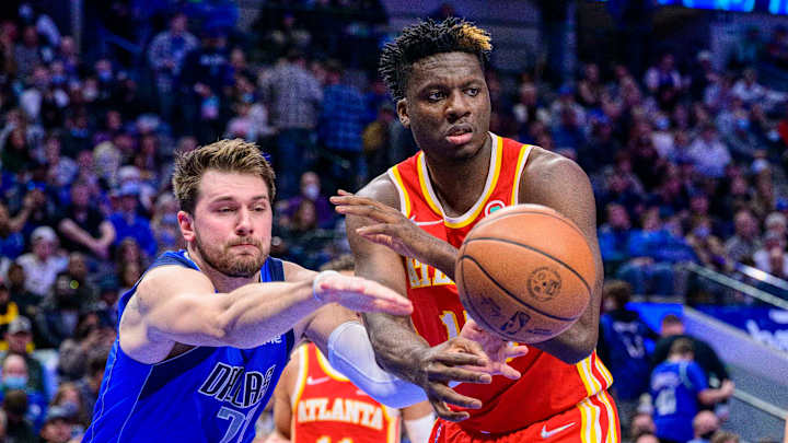 Betting Odds Hint at Hawks Center Landing with Mavs Betting Odds Hint at Hawks Center Landing with Mavs