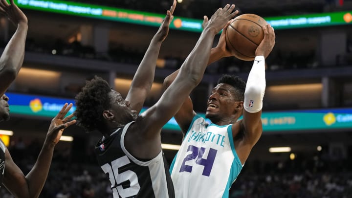 Spurs Shut Down Brandon Miller in 1st Half, Top Hornets at California Classic Spurs Shut Down Brandon Miller in 1st Half, Top Hornets at California Classic