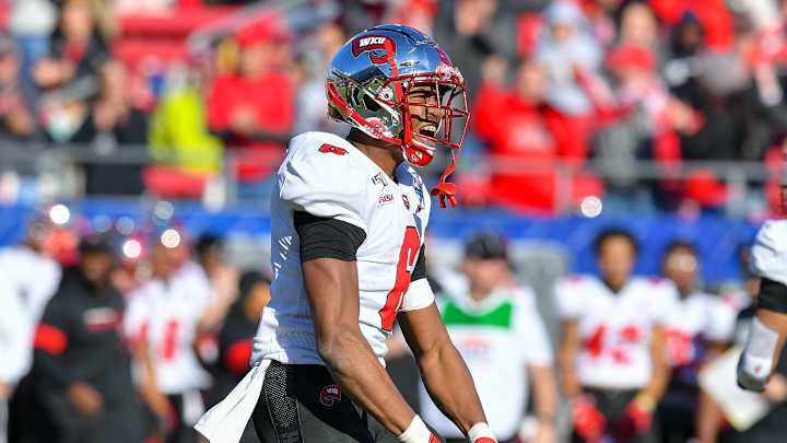 NFL Draft Scout Believes Joshua Simon Could Be An Upgrade Over Jaheim Bell