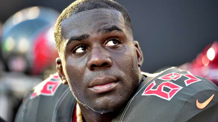 Former Buccaneers' Offensive Linemen Arrested in Tampa on Battery Charge Former Buccaneers' Offensive Linemen Arrested in Tampa on Battery Charge