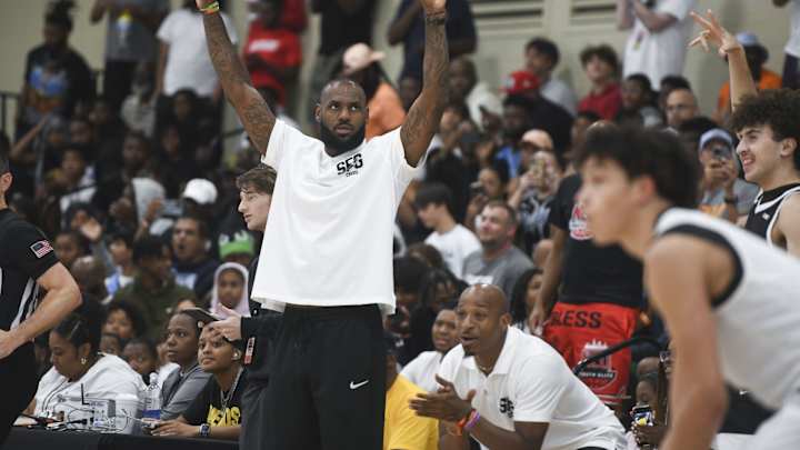 NBA Twitter Reacts To Lebron James’ Glasses At The ESPYS