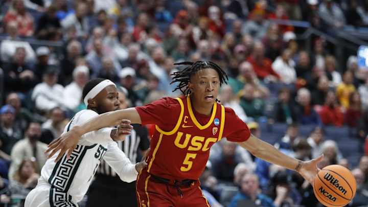 USC Basketball Stars Go Viral for Team Bonding Over Karaoke