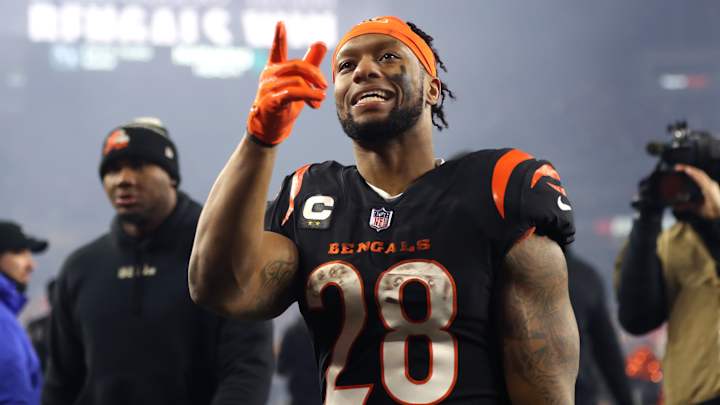 Joe Mixon Agrees to Contract Restructure to Remain With Bengals, per Report Joe Mixon Agrees to Contract Restructure to Remain With Bengals, per Report