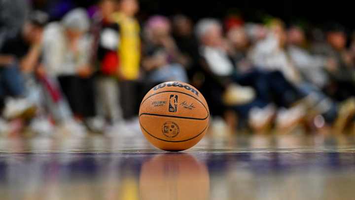 Lakers Player Reacts to Viral Dunk vs. Grizzlies
