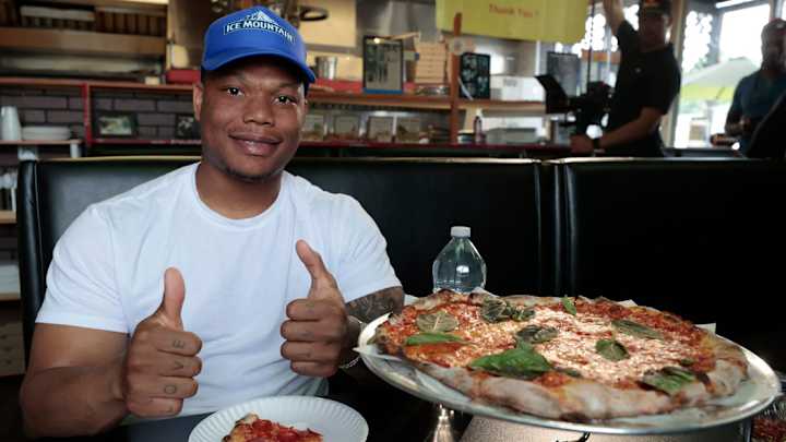 Alim McNeill Reacts to Hilarious David Montgomery Video Alim McNeill Reacts to Hilarious David Montgomery Video