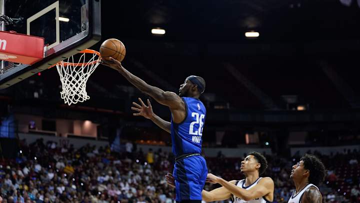 Report: Taze Moore to Sign Exhibit 10 Contract With Mavs