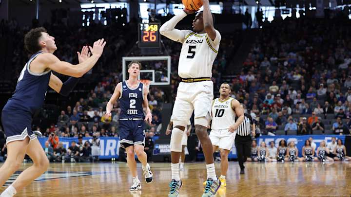 Lakers News: Two-Way Rookie Guard Exhibits Promise In Clippers Match Lakers News: Two-Way Rookie Guard Exhibits Promise In Clippers Match