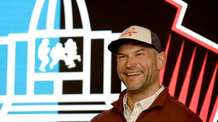 WATCH: Former Cleveland Browns LT Joe Thomas Receives Hall of Fame Jacket