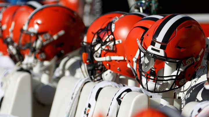 NFL Fans Rightfully Loved the Browns’ New Alternate White Helmets NFL Fans Rightfully Loved the Browns’ New Alternate White Helmets