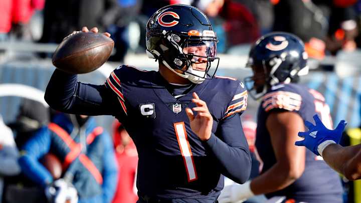 Justin Fields Vows to Throw for 4,000 Yards, Break Bears Record in 2023 Justin Fields Vows to Throw for 4,000 Yards, Break Bears Record in 2023