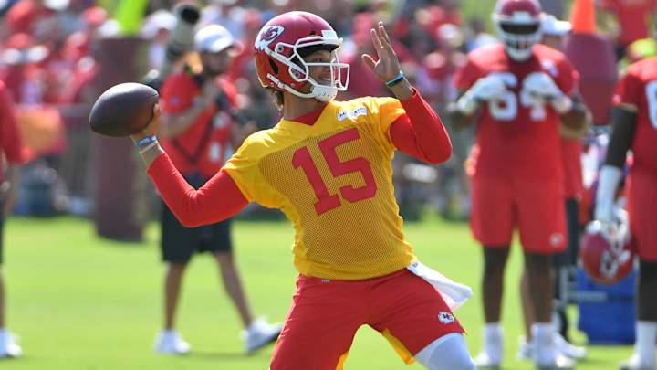 Patrick Mahomes, Chiefs QBs Were Attacked by Bees at Practice Thursday Patrick Mahomes, Chiefs QBs Were Attacked by Bees at Practice Thursday