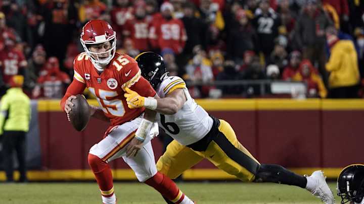 SI Predicts: 2023 Dark-Horse Picks for NFL Defensive Player of the Year