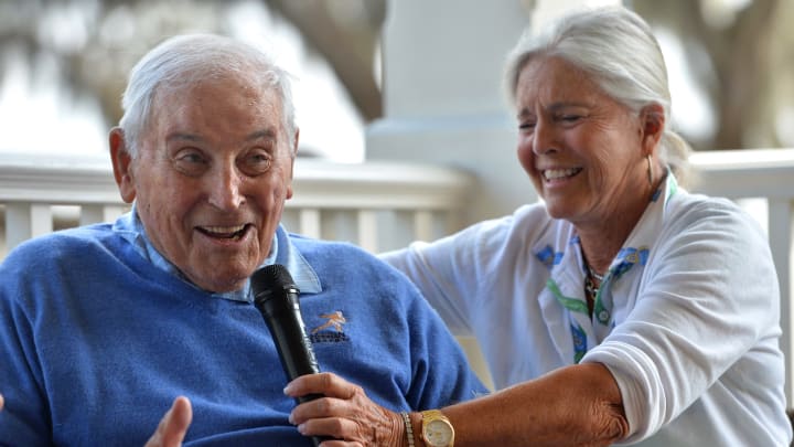 Johnny Lujack, Notre Dame Heisman Winner and Bears Star, Dies at 98 Johnny Lujack, Notre Dame Heisman Winner and Bears Star, Dies at 98