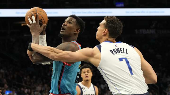 Latest Trade Buzz on Centers Linked to Mavs; Who Will Start? Latest Trade Buzz on Centers Linked to Mavs; Who Will Start?