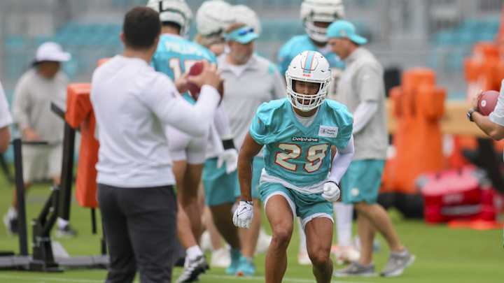 Brandon Jones Headed to Broncos