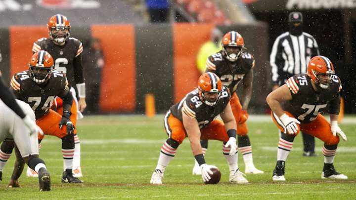 Longtime Browns Tackle Signs With Tennessee Titans
