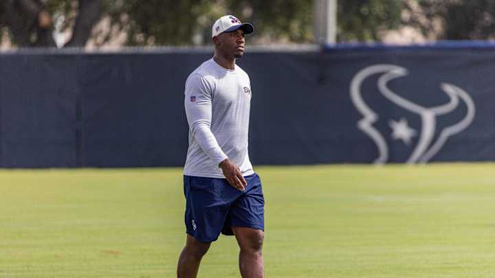 Texans Camp Notebook: How's DeMeco Ryans Spending His Birthday? Texans Camp Notebook: How's DeMeco Ryans Spending His Birthday?