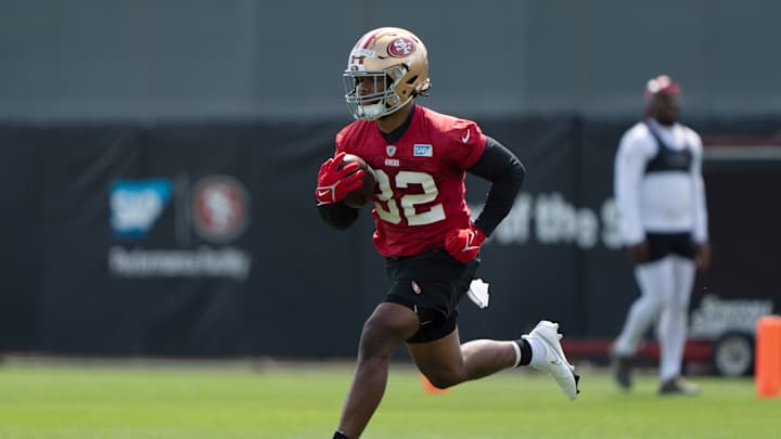 49ers OL Coach Says RB Ty Davis-Price "Looks Great" in Training Camp